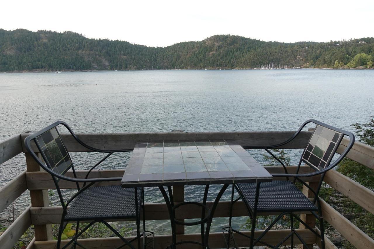 Shangrila Waterfront Vacation Home Bedwell Harbour Exteriör bild