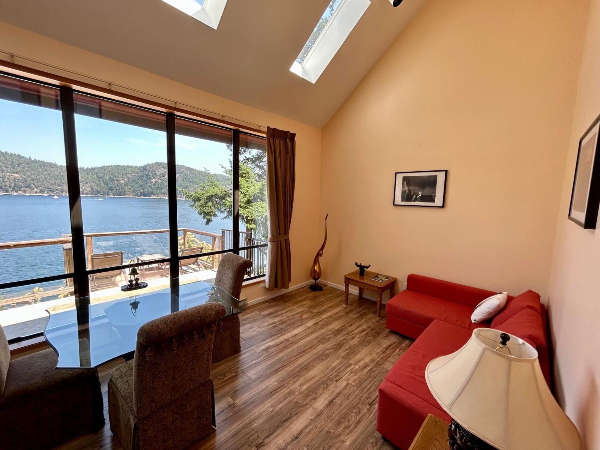 Shangrila Waterfront Vacation Home Bedwell Harbour Exteriör bild