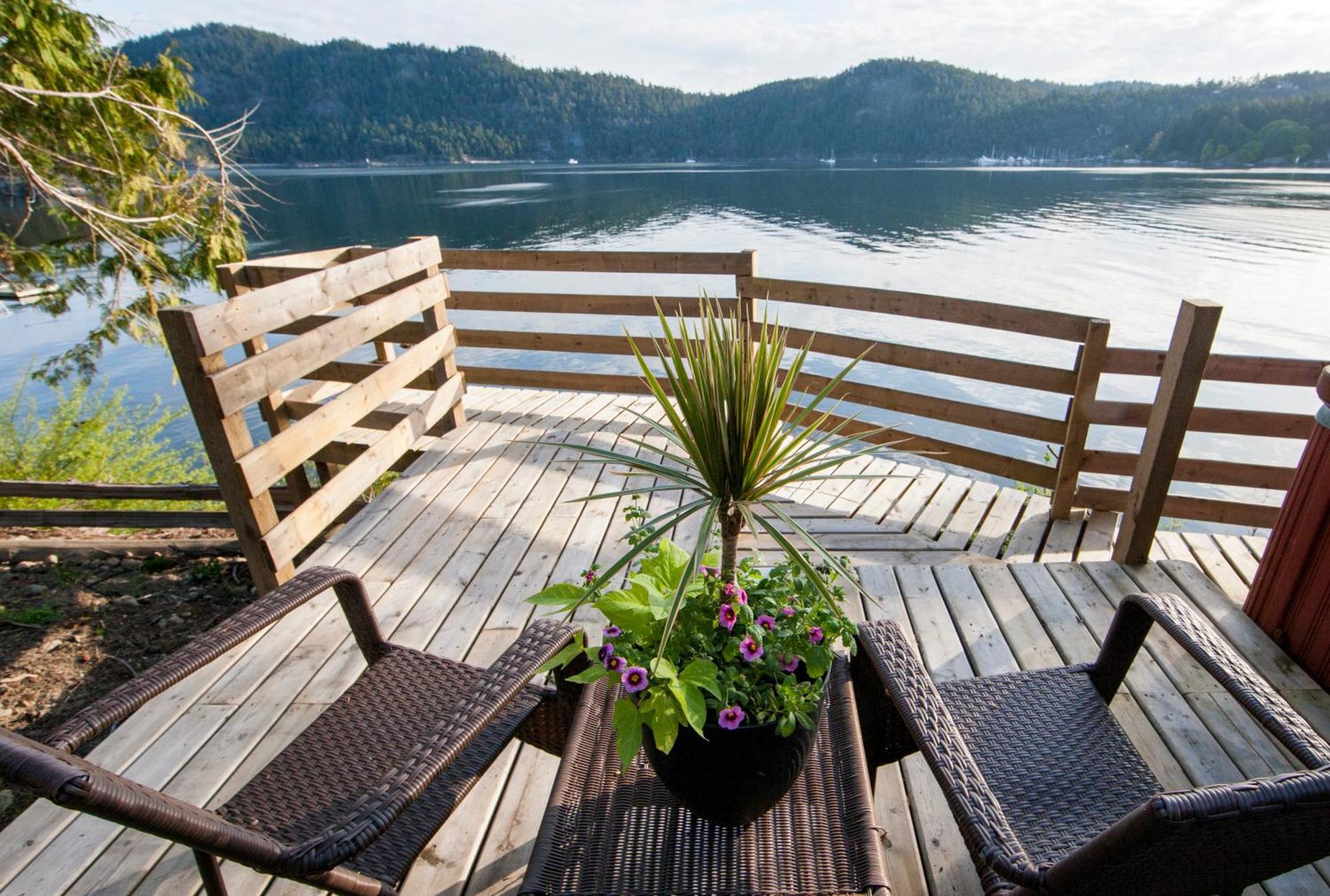 Shangrila Waterfront Vacation Home Bedwell Harbour Exteriör bild