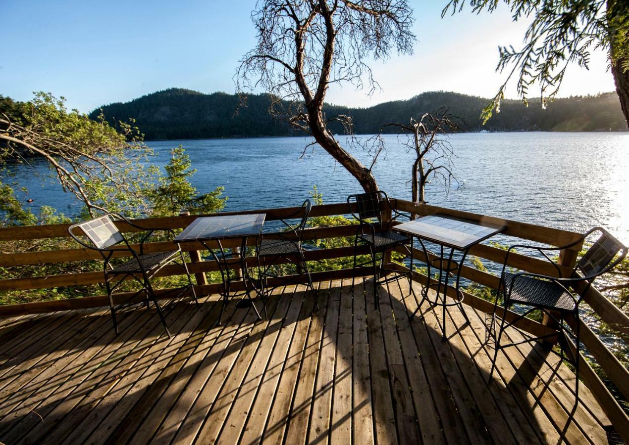 Shangrila Waterfront Vacation Home Bedwell Harbour Exteriör bild
